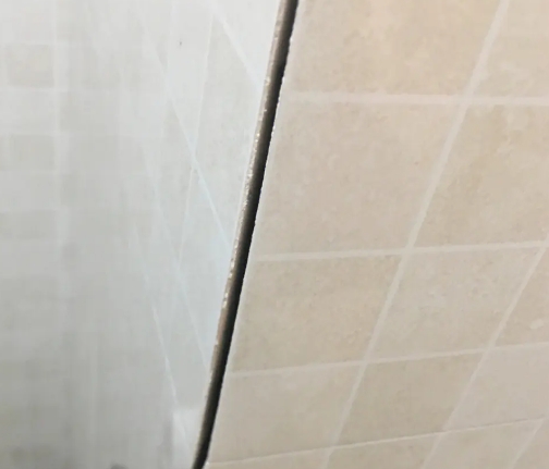 西岗瓷砖空鼓维修公司分享阳台瓷砖脱落的修复过程可以分为以下几个步骤